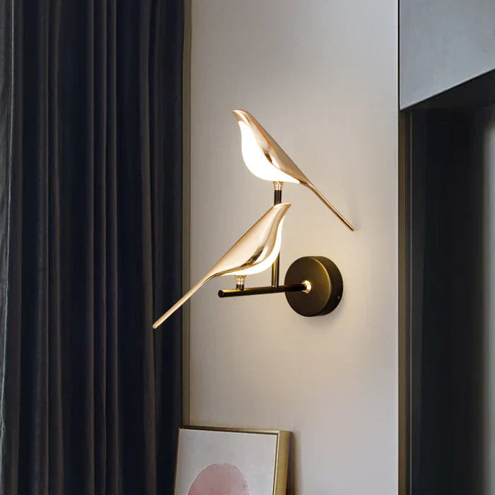 Optimized Product Title: "Vogel Tischleuchte mit Eleganter Gold-Skulptur – Stilvolle Beleuchtung für Ihr Zuhause" 

This title includes relevant keywords for better visibility while highlighting the product's unique features and appeal.