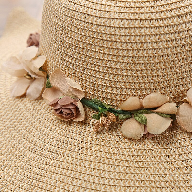 Optimized Product Title: "Damen Sommerhut mit Blütendekoration – Stylischer UV-Schutz für Strand und Garten" 

This title includes relevant keywords while emphasizing the product's features and benefits, making it more appealing for Google Shopping.