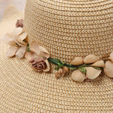 Optimized Product Title: "Damen Sommerhut mit Blütendekoration – Stylischer UV-Schutz für Strand und Garten" 

This title includes relevant keywords while emphasizing the product's features and benefits, making it more appealing for Google Shopping.