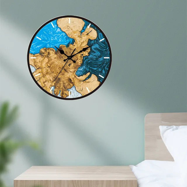 Elegante Holz-Wanduhr mit Harzdetails und römischen Ziffern – 30 cm – Stilvolle Wanddekoration für jedes Zuhause