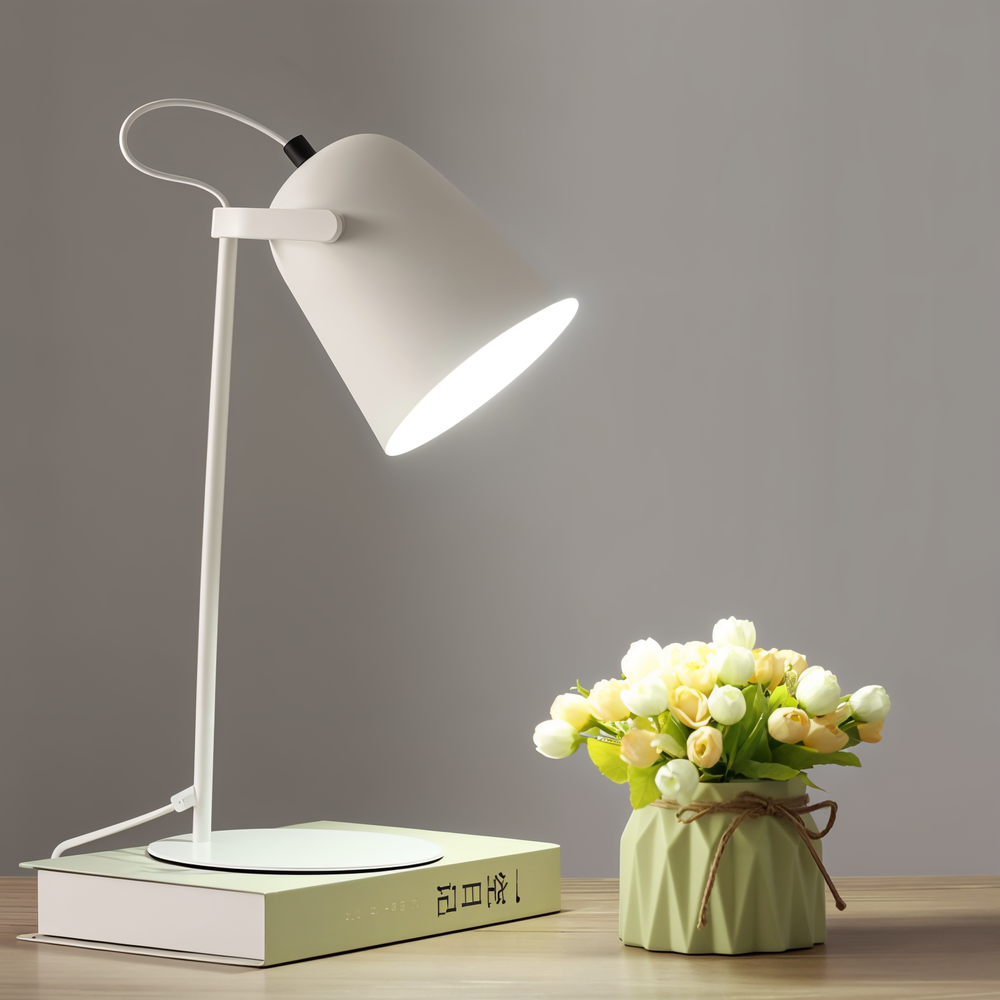 Enhanced Product Title: "Bunte Macaron Tischlampe – Stilvolle LED Nachttischlampe für Kinderzimmer & Wohnzimmer" 

This title includes keywords that potential buyers might search for, such as "bunte," "LED," "Nachttischlampe," and specifies the intended u