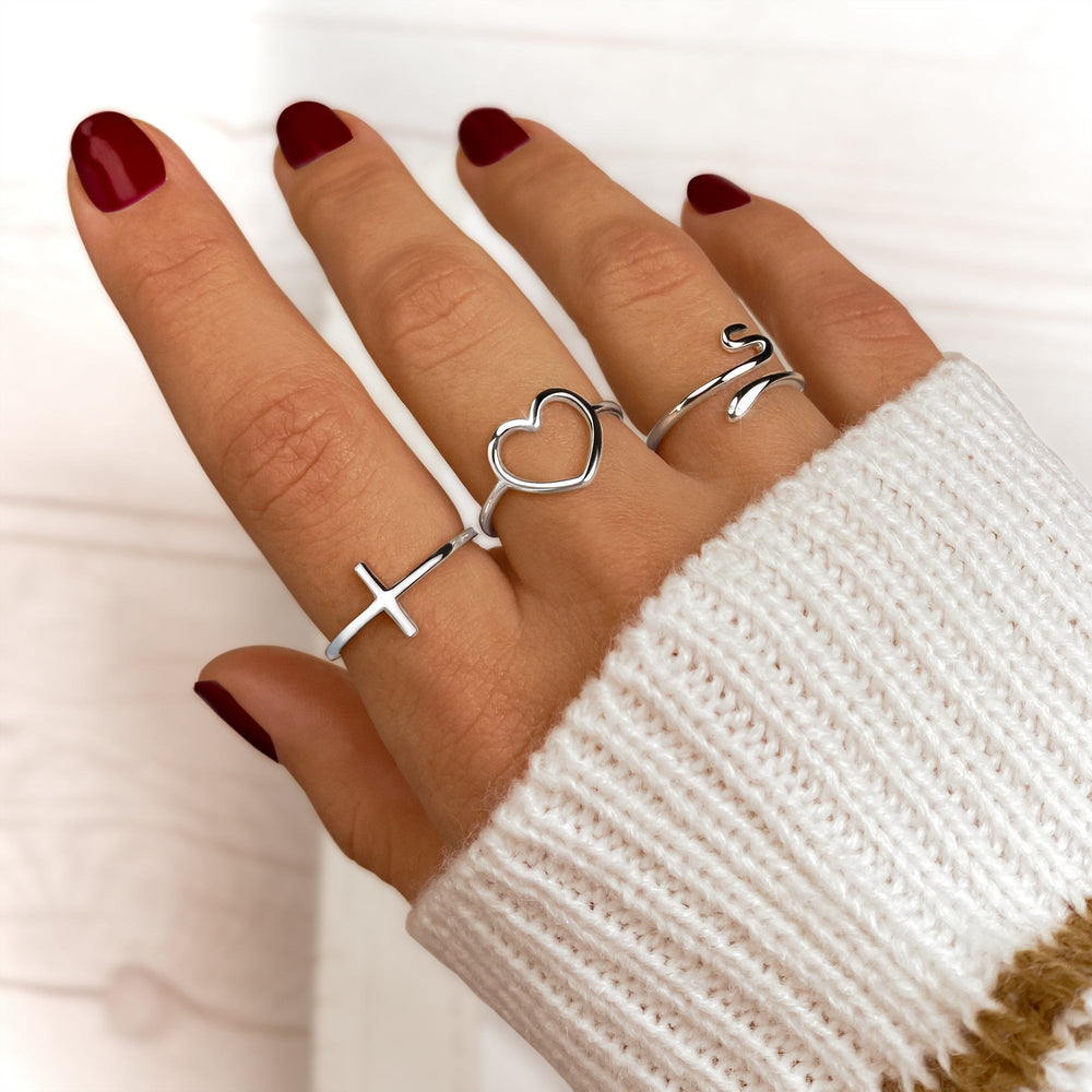 Amélie – Trendy Ring with Cross Detail