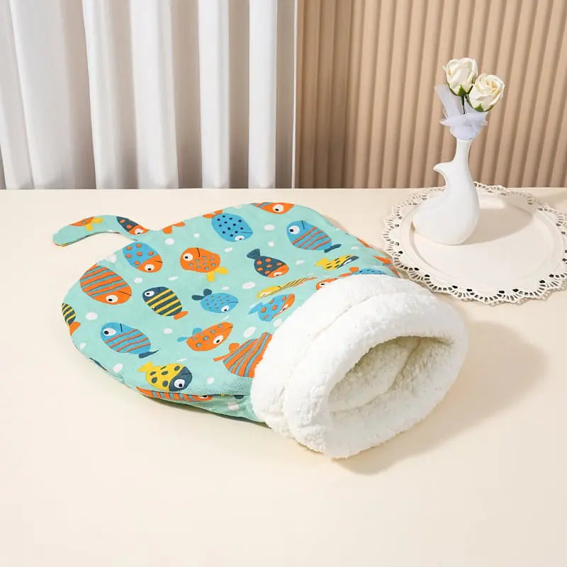 Optimized Product Title: "Katzenbett - Kuscheliges Katzenbett für Wärme und Geborgenheit | Bequem und Sicher für Ihre Katze" 

This title includes relevant keywords while highlighting the product's benefits and features, making it more appealing for Googl