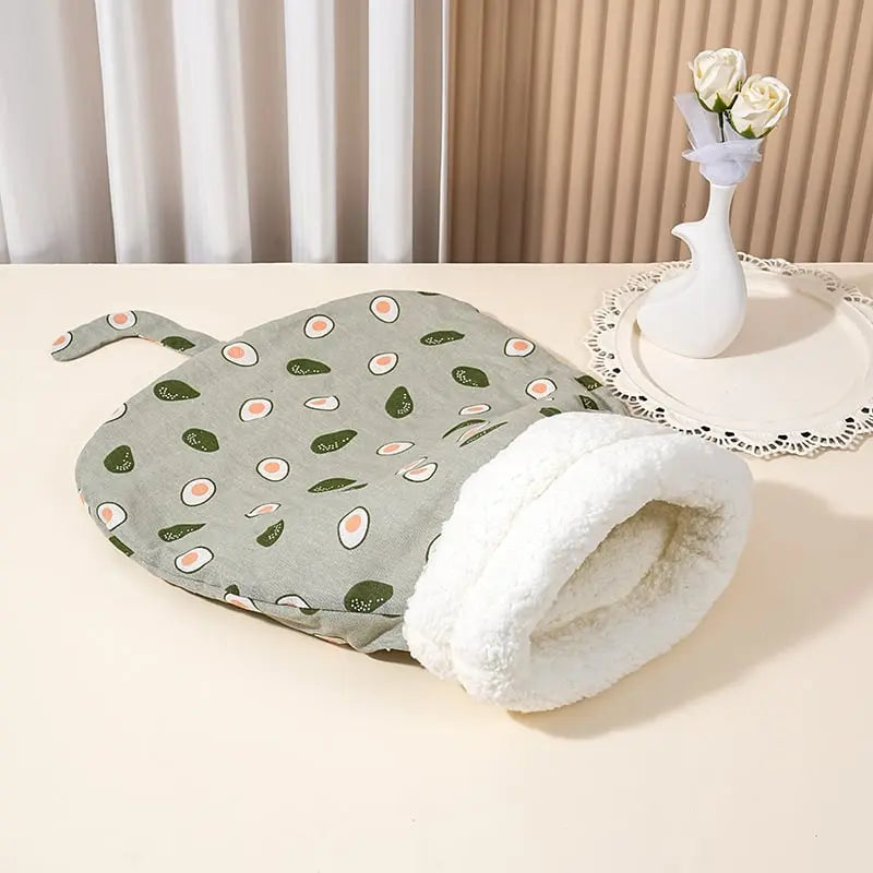Optimized Product Title: "Katzenbett - Kuscheliges Katzenbett für Wärme und Geborgenheit | Bequem und Sicher für Ihre Katze" 

This title includes relevant keywords while highlighting the product's benefits and features, making it more appealing for Googl
