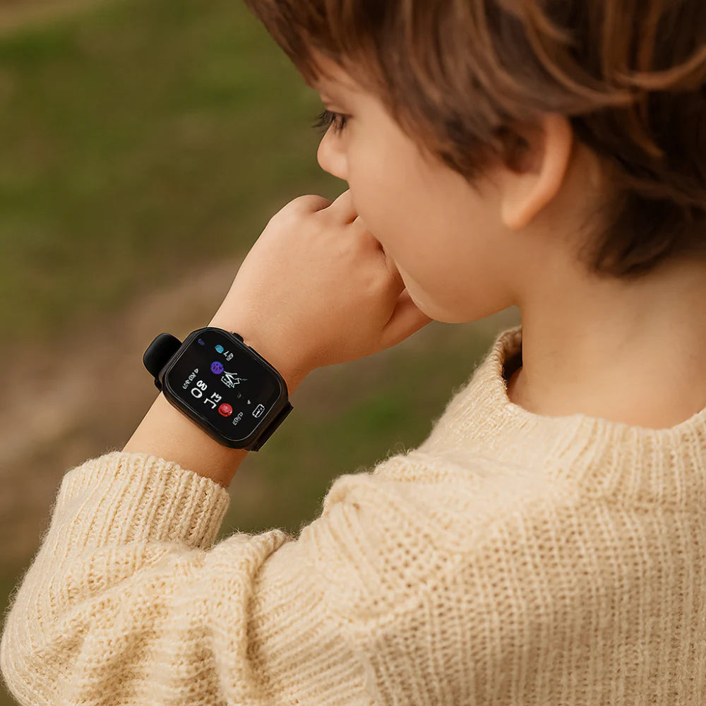 Kids GPS Smartwatch – 4G Tracker, Camera & IP67 Waterproof Touchscreen