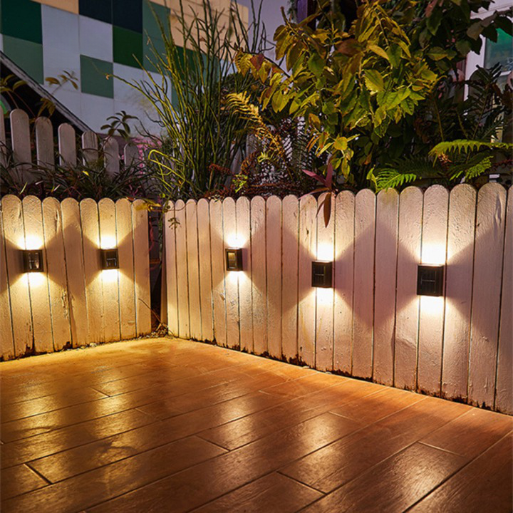 Enhanced Product Title: "4er-Set Solar-LED-Wandlampen – Kabeloses Warmlicht für Außenbereiche" 

This title emphasizes the key features and benefits, making it more appealing for Google Shopping.