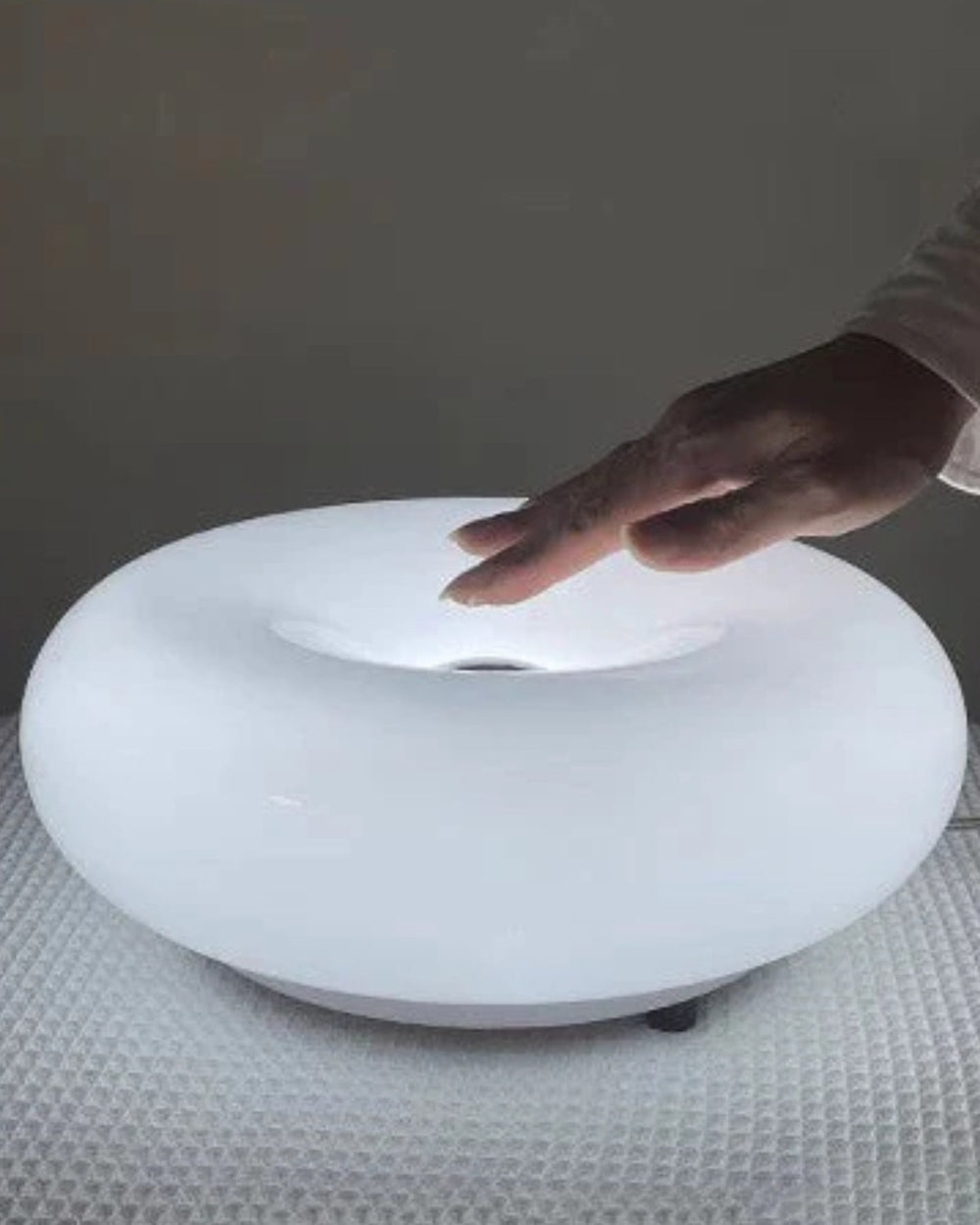 Enhanced Product Title: "Donut-Form Runde Tischlampe mit Sanftem LED-Licht – Stilvolle Beleuchtung für Ihr Zuhause" 

This title includes relevant keywords while maintaining clarity and appeal for potential customers.