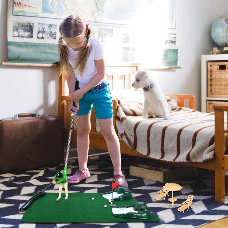 Indoor Mini Golf Set – Golfer Figure, Foldable Putting Mat & Complete Accessories