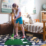 Indoor Mini Golf Set – Golfer Figure, Foldable Putting Mat & Complete Accessories