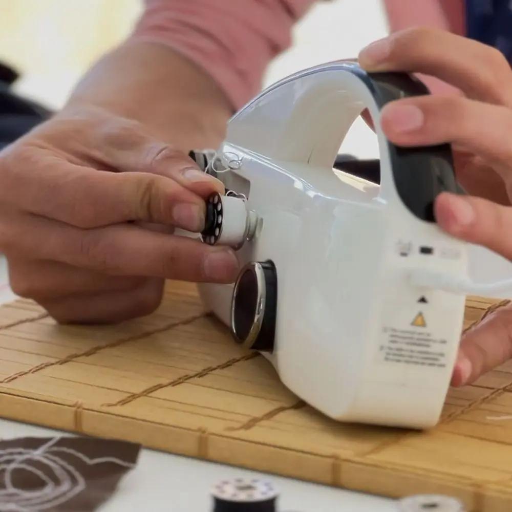 Optimized Product Title:  
"Tragbare Mini-Nähmaschine mit Zubehörset – 2 Geschwindigkeiten, USB-C & Batteriebetrieb – Ideal für Reisen & DIY-Projekte"  

This title includes relevant keywords while emphasizing the product's portability and versatility, ma