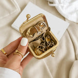 Optimized Product Title: **Retro Mini Schmuckkästchen – Niedliches, elegantes Design für kleine Schätze | Perfekt zur Aufbewahrung von Schmuck und Accessoires**