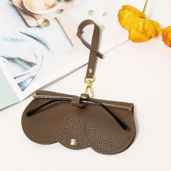 Elegantes Leder-Brillenetui – Ideal für Sonnenbrillen, Lesebrillen & XL-Modelle – Perfekter Schutz & Stil