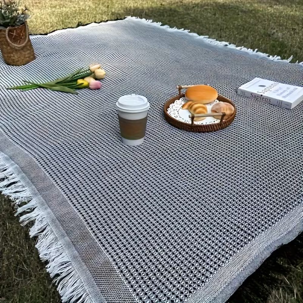 Picnic Blanket – 180×180cm Waterproof Polyester, Foldable & Machine Washable
