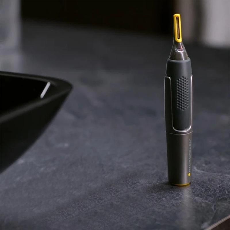 Precision Nose & Ear Trimmer – LED Light, Titanium-Coated Steel Blade & AA-Powered
