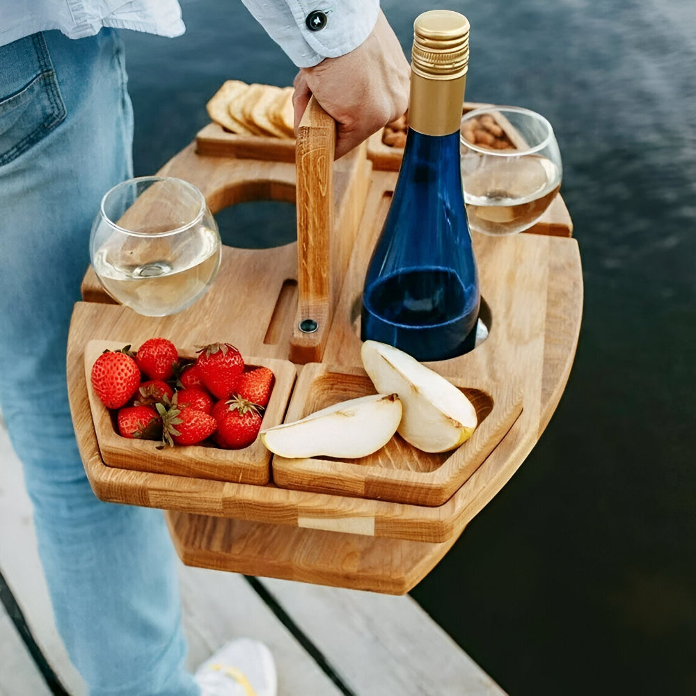 Optimized Product Title: "Klappbarer Holz-Picknicktisch mit integrierten Wein- und Snackfächern – Ideal für Garten, Camping und Ausflüge" 

This title includes relevant keywords while providing additional context to attract potential buyers.