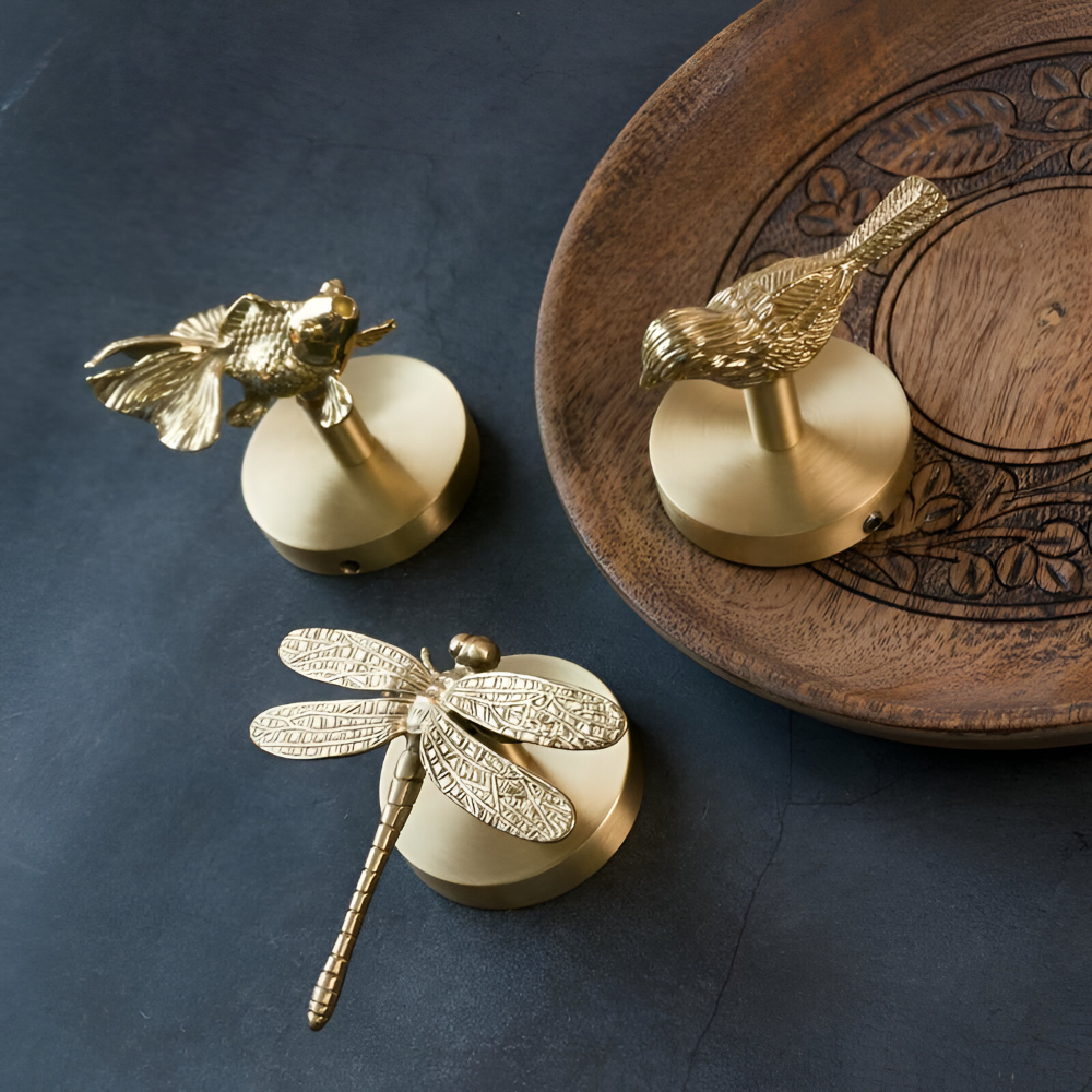 Enhanced Product Title: "Elegante Tier-Wandhaken mit Goldfinish – Stilvolle Aufbewahrungslösung für Ihr Zuhause" 

This title includes keywords that may improve search visibility and provides a clearer description of the product's purpose and appeal.