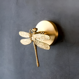 Enhanced Product Title: "Elegante Tier-Wandhaken mit Goldfinish – Stilvolle Aufbewahrungslösung für Ihr Zuhause" 

This title includes keywords that may improve search visibility and provides a clearer description of the product's purpose and appeal.