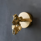 Enhanced Product Title: "Elegante Tier-Wandhaken mit Goldfinish – Stilvolle Aufbewahrungslösung für Ihr Zuhause" 

This title includes keywords that may improve search visibility and provides a clearer description of the product's purpose and appeal.