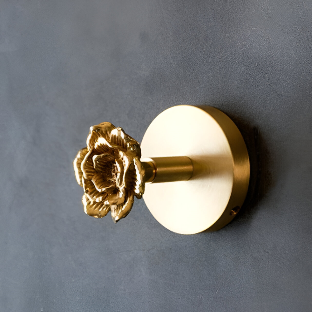 Enhanced Product Title: "Elegante Tier-Wandhaken mit Goldfinish – Stilvolle Aufbewahrungslösung für Ihr Zuhause" 

This title includes keywords that may improve search visibility and provides a clearer description of the product's purpose and appeal.