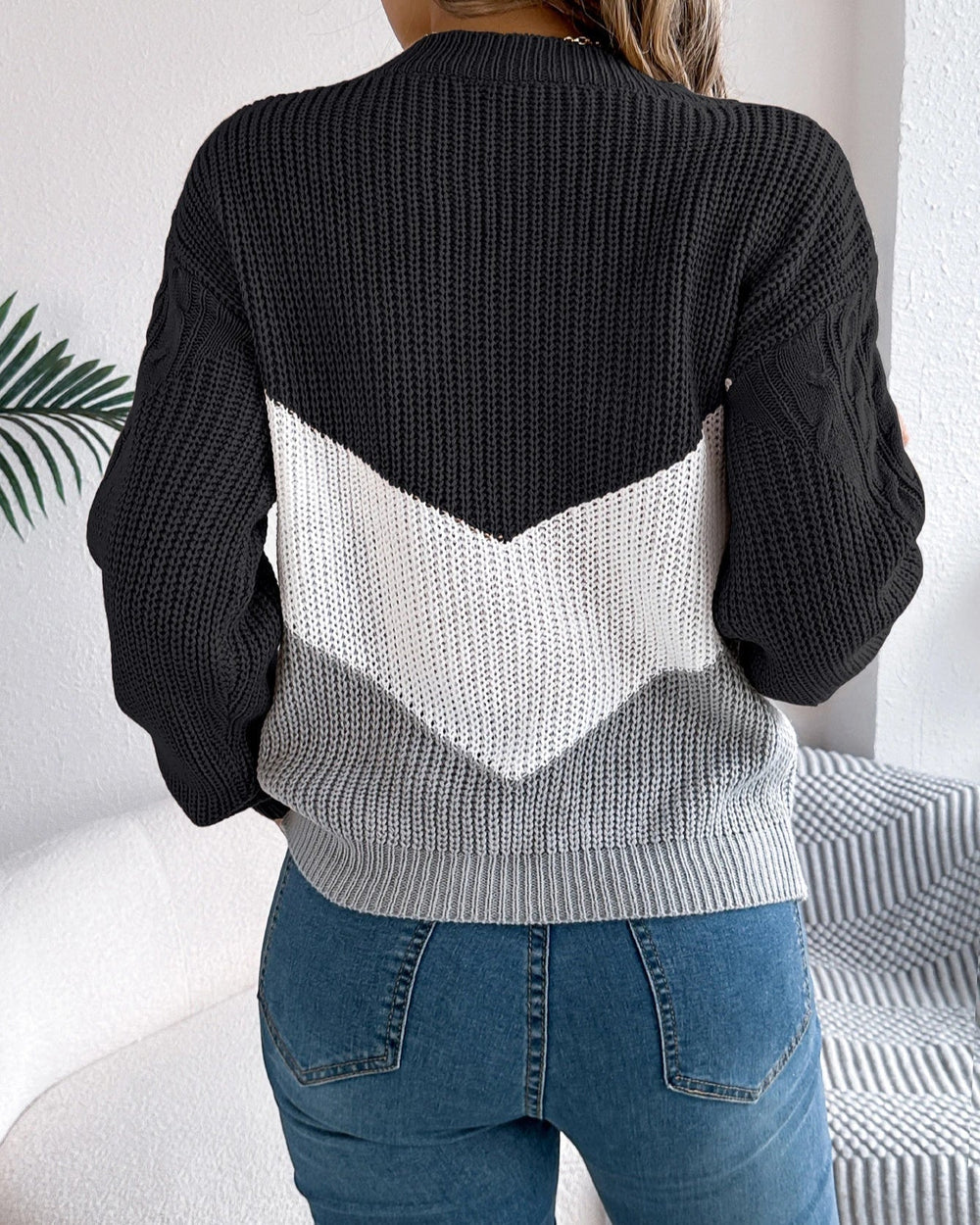 Enhanced Product Title: "Chloé Chevron Knit Sweater - Stylish Women's Pullover for Cozy Elegance" 

This title includes relevant keywords while maintaining clarity and appeal for potential buyers.