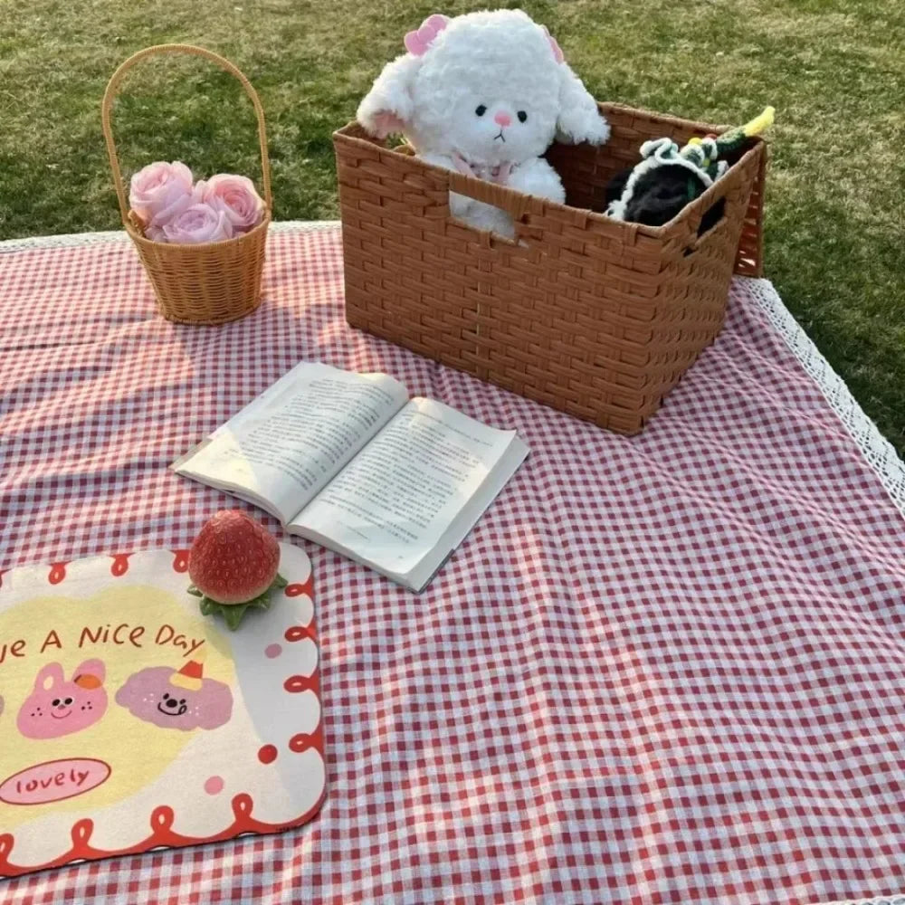 Waterproof Picnic Blanket – Polyester/Cotton, 150×100cm, Gingham with Lace Trim