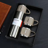 Optimized Product Title: **Thermoskanne Geschenkset mit 3 Bechern – Isolierflasche für warme & kalte Getränke, 500 ml, ideal für Reisen, Picknicks & Geschenke**