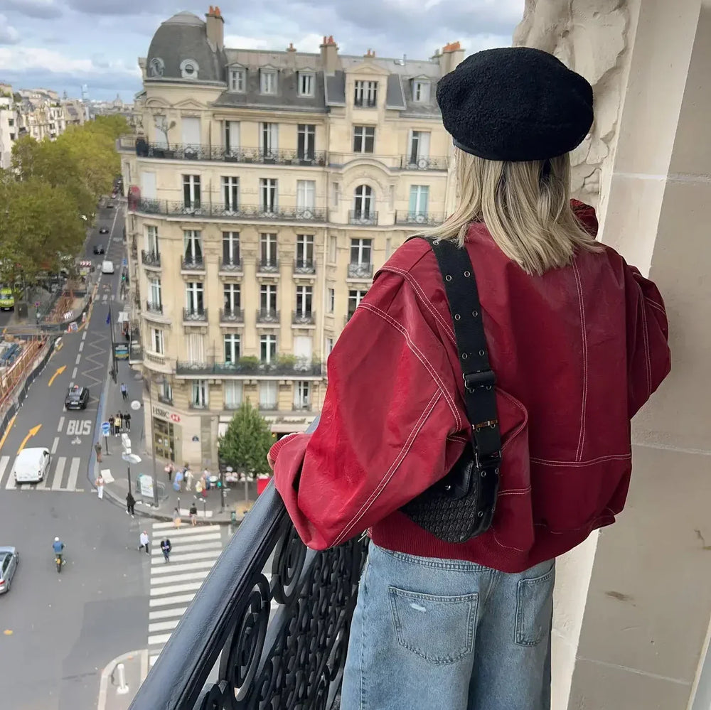 Enhanced Product Title: "Clara Damen Oversized Bomberjacke - Stylische und Bequeme Jacke für Damen" 

This title includes relevant keywords for better visibility while maintaining clarity and appeal.