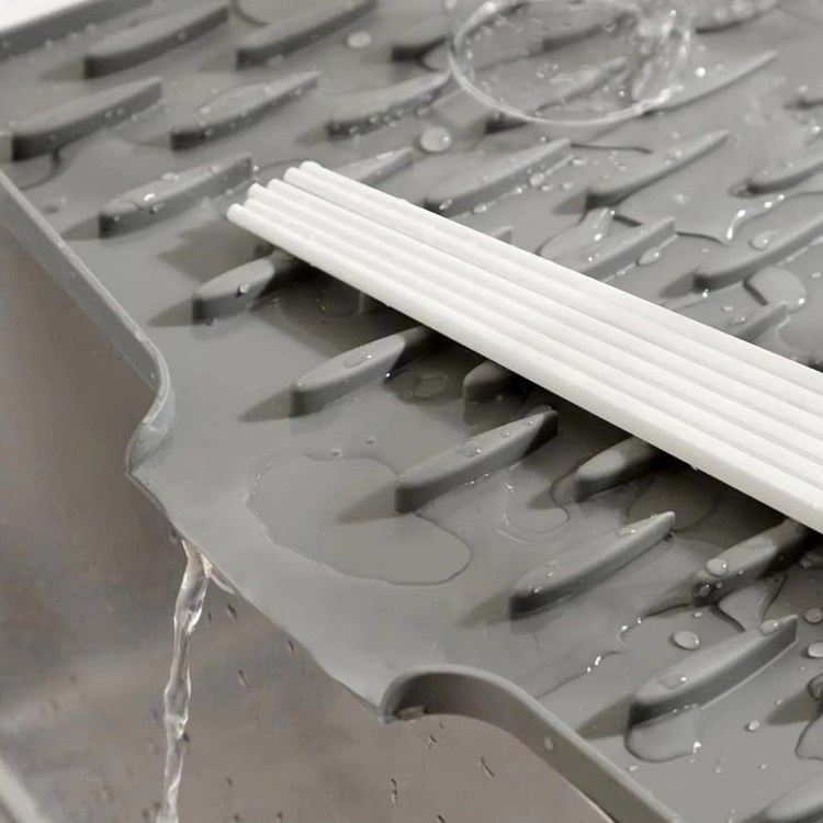 Silicone Dish Draining Mat – Built-In Drain Spout, Non-Slip & Dishwasher-Safe