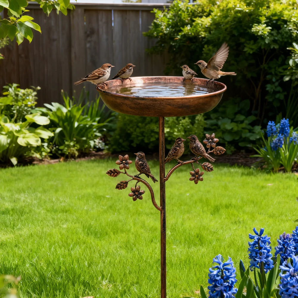 Vintage Kupfer-Optik Vogeltränke mit Dekorativem Metallspieß – Stilvolle Gartenaccessoires für Vögel