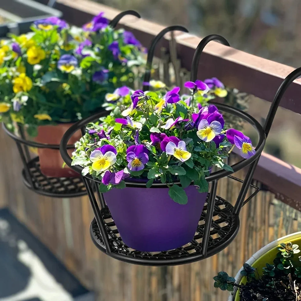 Optimized Product Title: "3er-Set Hängende Balkon-Topfhalter mit Haken – Ideal für Pflanzen und Blumen – Robuste und Wetterfeste Aufhängung" 

This title includes relevant keywords and highlights the product's features, making it more appealing for Google