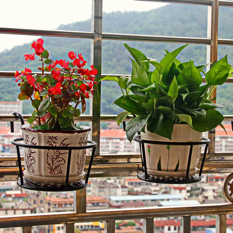 Optimized Product Title: "3er-Set Hängende Balkon-Topfhalter mit Haken – Ideal für Pflanzen und Blumen – Robuste und Wetterfeste Aufhängung" 

This title includes relevant keywords and highlights the product's features, making it more appealing for Google