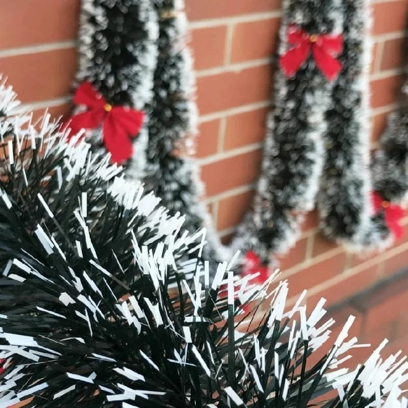Snow-Flocked Christmas Garland – 2m Frosted Greenery for Indoor and Outdoor