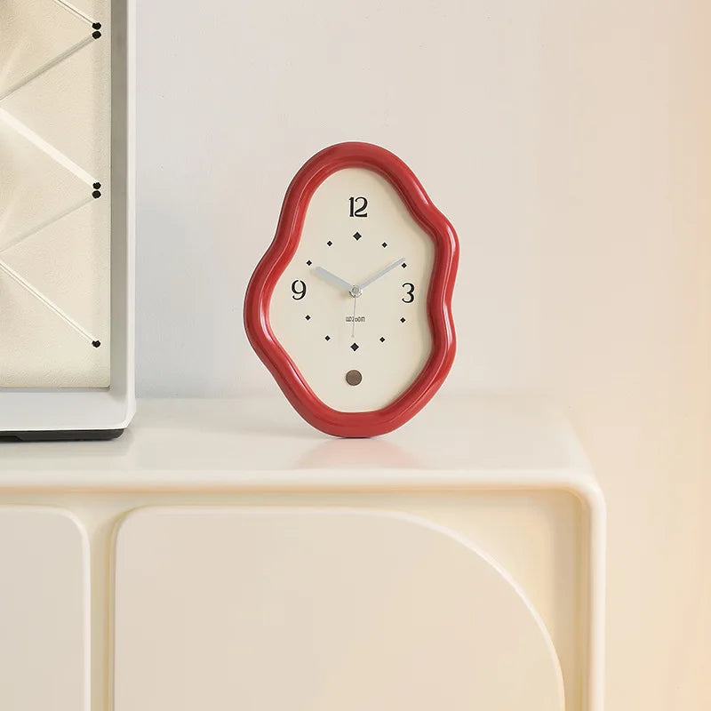 Organic Shape Wall Clock – Sculptural Wavy Frame, High-Gloss & Easy-Read Dial