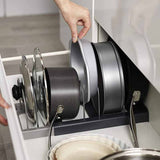 Optimized Product Title: **Verstellbarer Pfannen- und Deckelhalter – Platzsparend für Schubladen & Schränke – Ideal für die Küche** 

This title includes relevant keywords while emphasizing the product's features and benefits, making it more appealing for