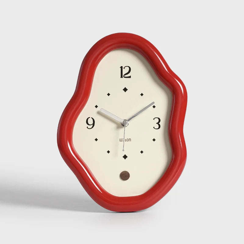 Organic Shape Wall Clock – Sculptural Wavy Frame, High-Gloss & Easy-Read Dial