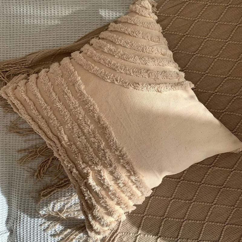 Tufted Throw Pillow – 45×45cm, Handwoven Texture & Geometric Pattern