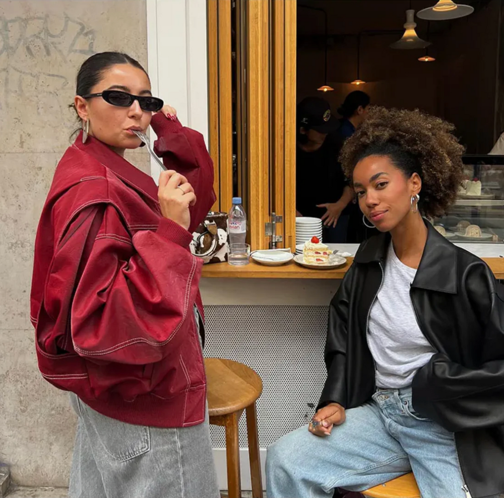 Enhanced Product Title: "Clara Damen Oversized Bomberjacke - Stylische und Bequeme Jacke für Damen" 

This title includes relevant keywords for better visibility while maintaining clarity and appeal.