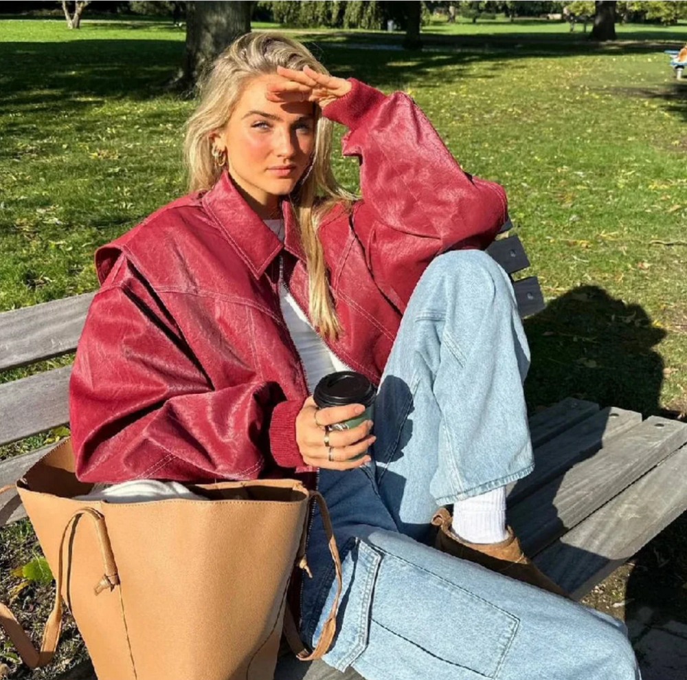Enhanced Product Title: "Clara Damen Oversized Bomberjacke - Stylische und Bequeme Jacke für Damen" 

This title includes relevant keywords for better visibility while maintaining clarity and appeal.
