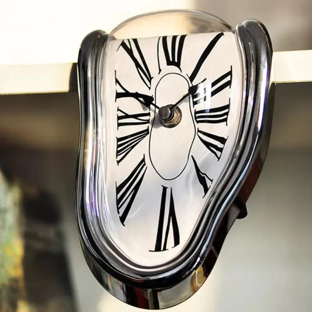 Enhanced Product Title: "Schmelzende Vintage-Uhr – Zeitverzerrungs-Inspiration für einen einzigartigen Stil" 

This title maintains the original concept while improving clarity and appeal for potential buyers.