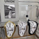 Enhanced Product Title: "Schmelzende Vintage-Uhr – Zeitverzerrungs-Inspiration für einen einzigartigen Stil" 

This title maintains the original concept while improving clarity and appeal for potential buyers.