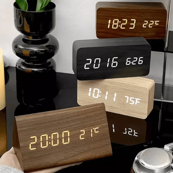 Voice-Activated LED Wooden Clock – Time & Temperature Display, USB or Battery & Auto Shut-Off