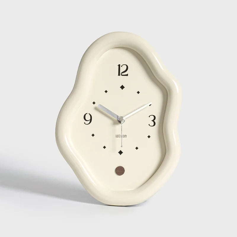 Organic Shape Wall Clock – Sculptural Wavy Frame, High-Gloss & Easy-Read Dial