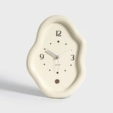 Organic Shape Wall Clock – Sculptural Wavy Frame, High-Gloss & Easy-Read Dial