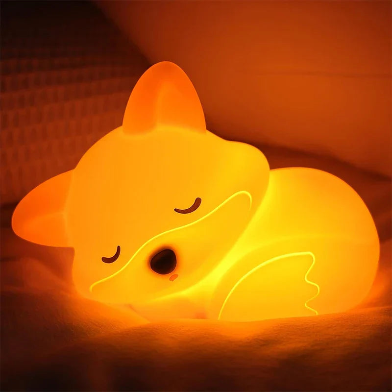 Enhanced Product Title: "Fuchs Silikon Nachtlicht - Weiches, Energiesparendes LED Nachtlicht für Kinderzimmer" 

This title includes relevant keywords while providing more detail about the product's features and benefits, making it more appealing for Goog