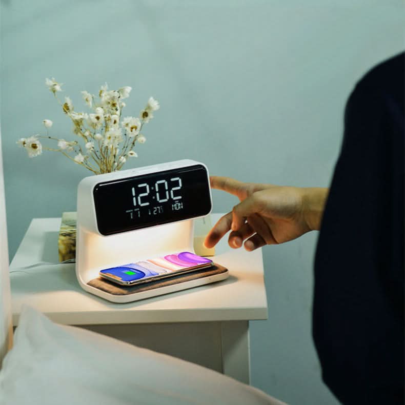 Enhanced Product Title: **Kabellose Nachttischlampe mit integriertem Wecker und Ladefunktion - Stilvolle Tischleuchte für Schlafzimmer** 

This title includes relevant keywords while also providing a clear description of the product's features, making it