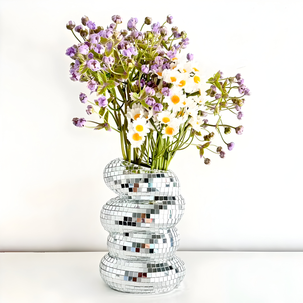 Optimized Product Title: "Spiegelkachel-Vase mit Spiraldesign – Elegante Deko für Ihr Zuhause" 

This title includes relevant keywords while also highlighting the product's decorative appeal, making it more attractive for potential buyers.