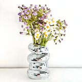 Optimized Product Title: "Spiegelkachel-Vase mit Spiraldesign – Elegante Deko für Ihr Zuhause" 

This title includes relevant keywords while also highlighting the product's decorative appeal, making it more attractive for potential buyers.