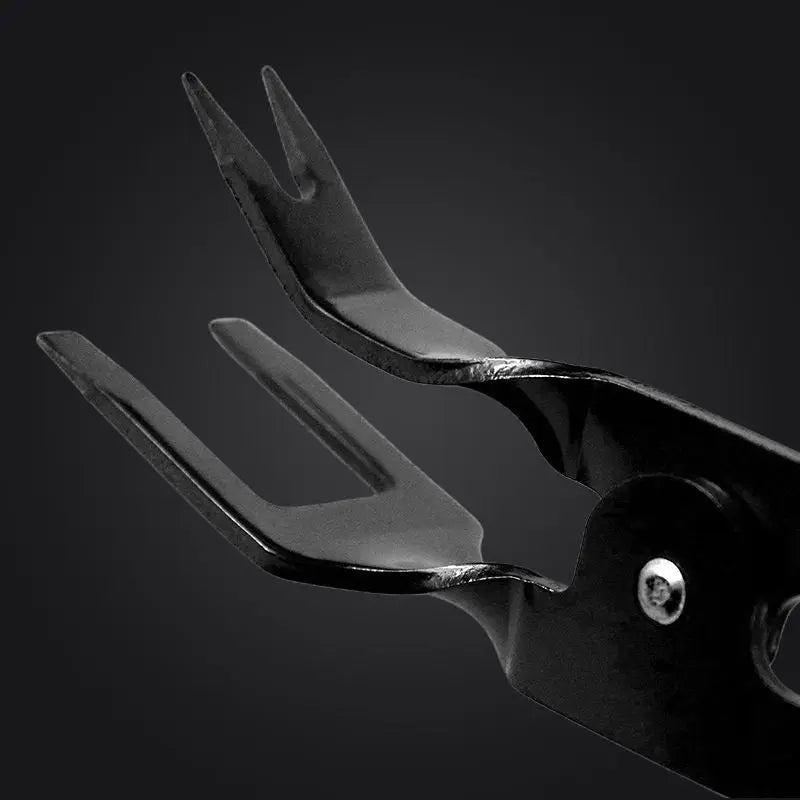 Enhanced Product Title: **Stabile Zange für müheloses Entfernen von Clips und Verkleidungen – Hochwertige Werkzeuglösung für Auto- und Möbelreparaturen** 

This title includes keywords that potential buyers might search for, while also highlighting the pr