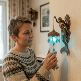 Optimized Product Title: **Handgefertigte LED-Wandleuchte mit Märchenhaften Motiven – Stilvolle Wandbeleuchtung für Ihr Zuhause** 

This title includes relevant keywords while maintaining clarity and appeal for potential customers.