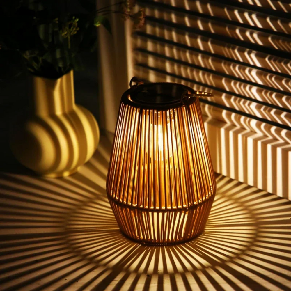 Handgewebte Solar-Gartenlaterne – Wasserdichtes Rattan-LED-Licht für Außenbereich – Energiesparend & Stilvoll